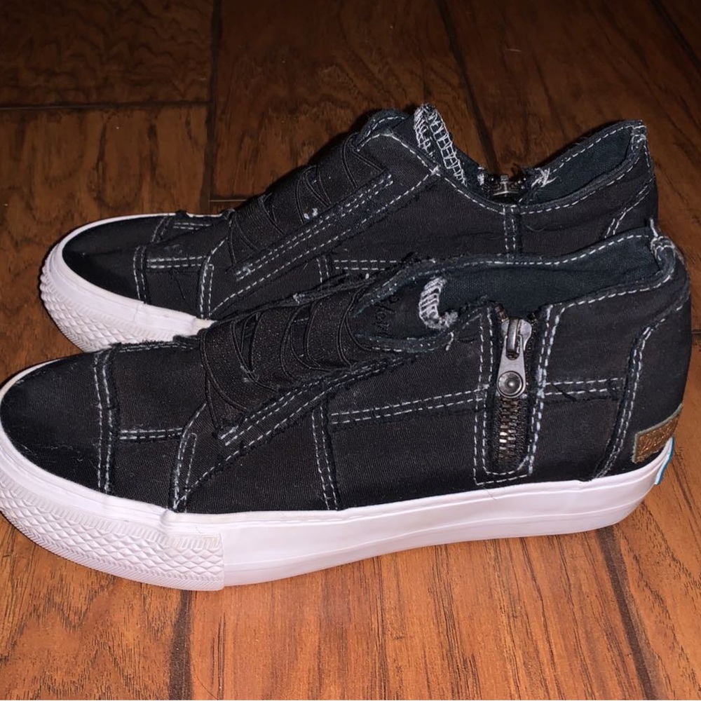 Brand new blowfish wedged close toes, black and white. Zips on the side